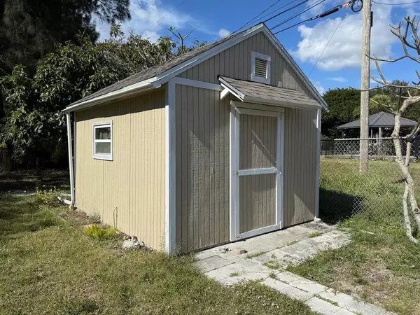 West Palm Beach, FL 33409,2000 Seminole Blvd