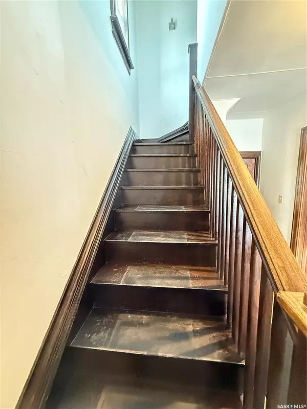 Weyburn, SK S4H 2M7,1 Prairie AVENUE