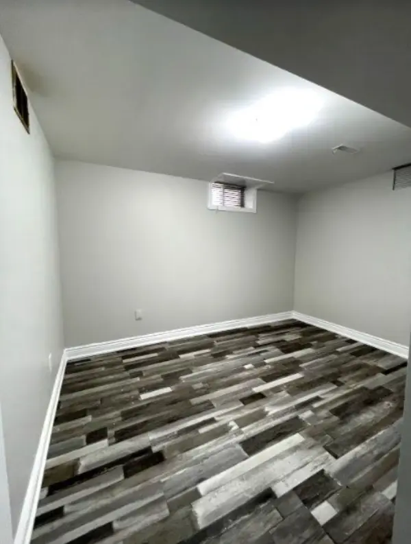 Brampton, ON L6Y 4K8,88 Hudson DR #LOWER