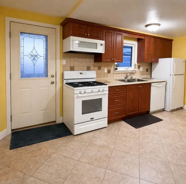 Toronto W05, ON M3L 2K5,2 Clubhouse CT