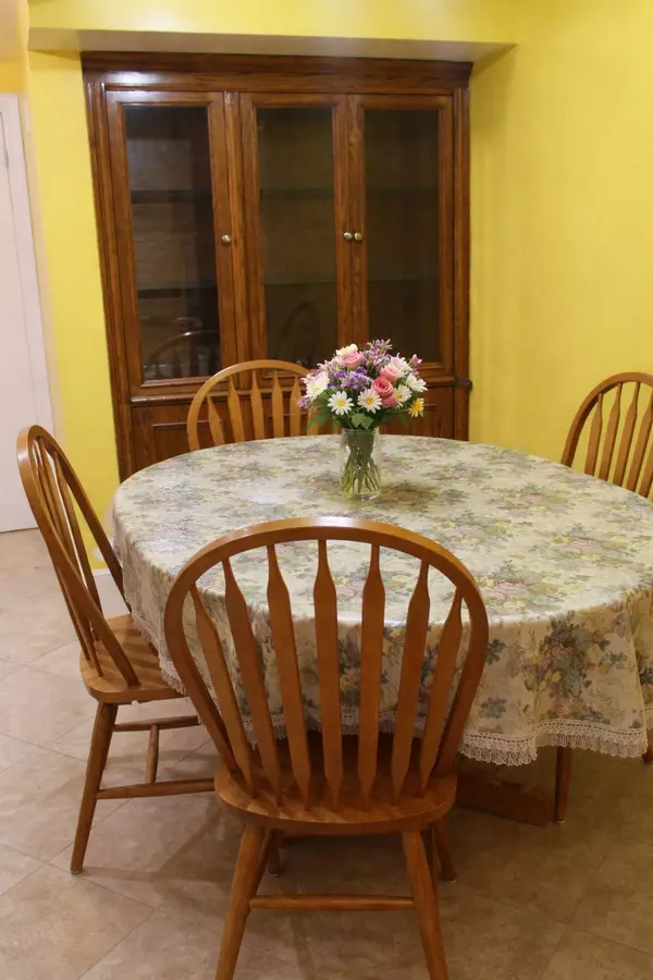 Toronto W05, ON M3L 2K5,2 Clubhouse CT