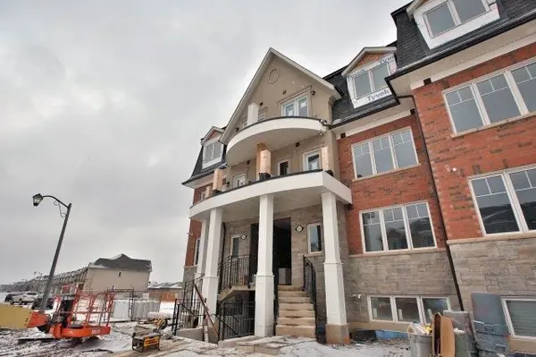 Oakville, ON L6M 0X6,2420 Baronwood DR #21-02