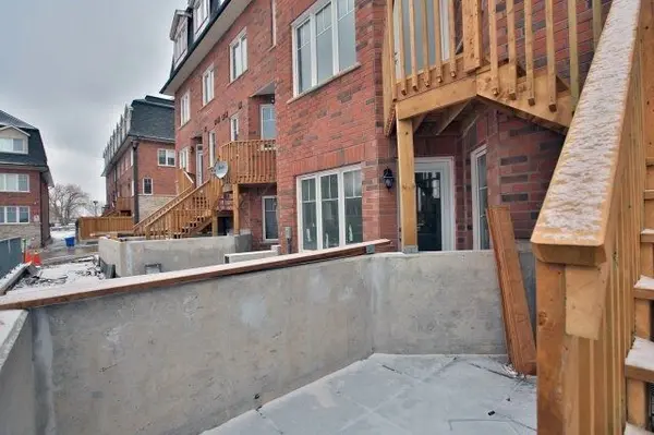 Oakville, ON L6M 0X6,2420 Baronwood DR #21-02