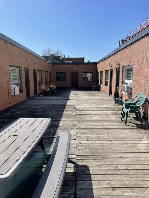 2940 Dundas ST W, Toronto W02, ON M6P 1Y8