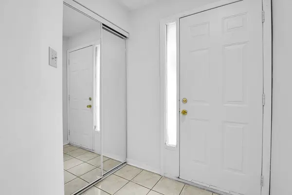 Blossom Park - Airport And Area, ON K1T 2A8,2772 Pimlico CRES #81