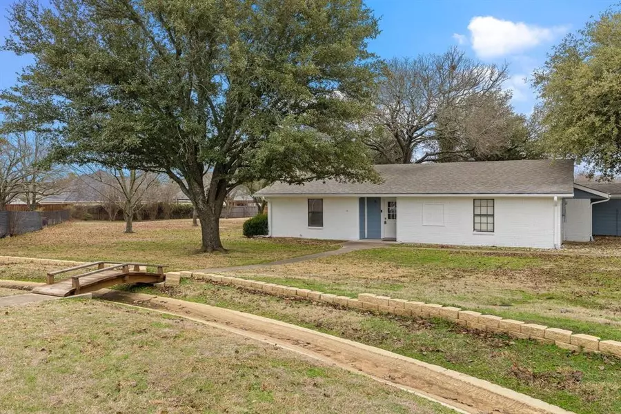 102 Bowie Cove, Gainesville, TX 76240