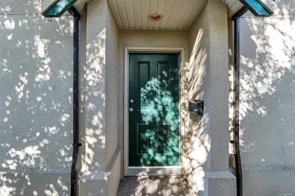 Victoria, BC V8R 4M1,2633 Shelbourne St #8