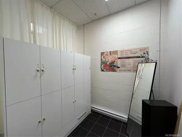 Victoria, BC V8X 5G1,2639 QUADRA St #A