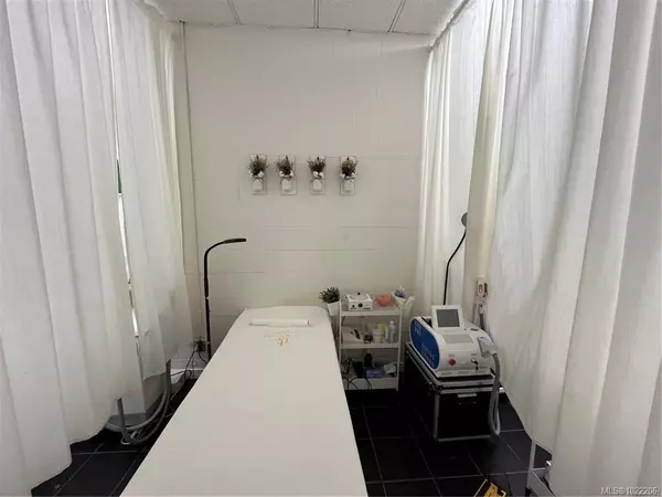 Victoria, BC V8X 5G1,2639 QUADRA St #A