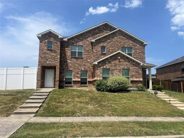 1925 Timber Oaks Drive,  Garland,  TX 75040
