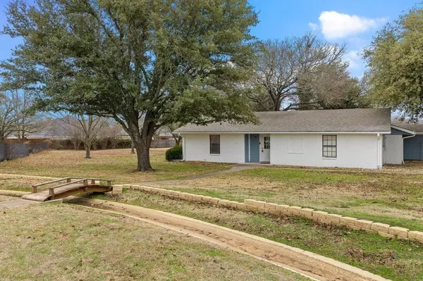 102 Bowie Cove, Gainesville, TX 76240