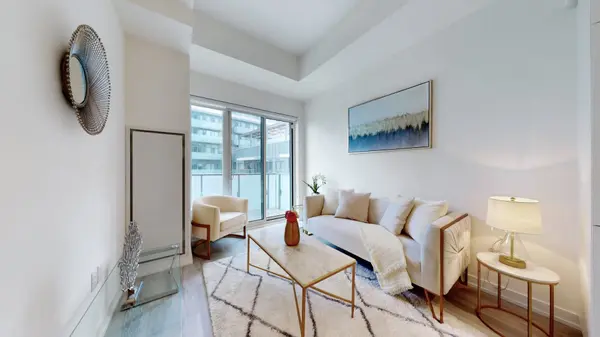 Toronto C14, ON M2M 0C1,7 Golden Lion HTS #N825