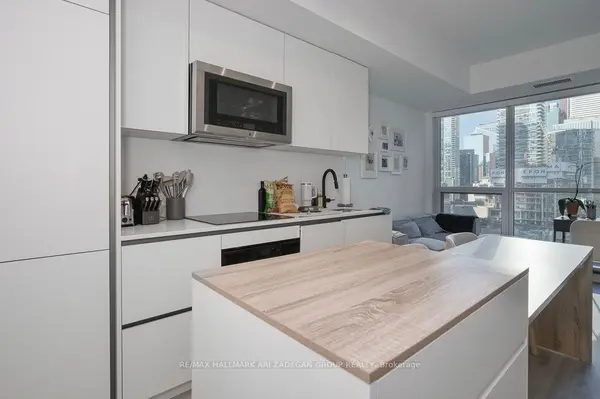 Toronto C01, ON M5V 0W7,327 king ST W #1408