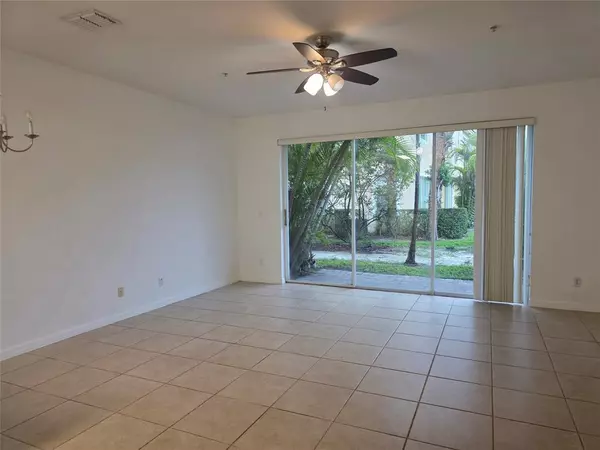 West Palm Beach, FL 33415,960 Pipers Cay Dr #960