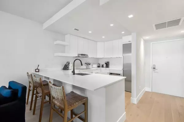 Miami Beach, FL 33139,2301 Collins Ave #512