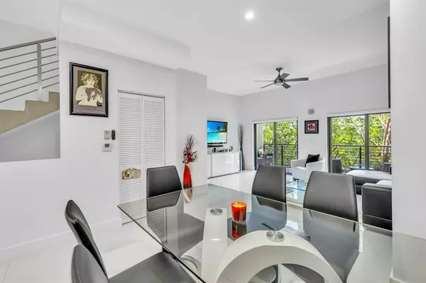 Pompano Beach, FL 33060,462 SE 1st Cir