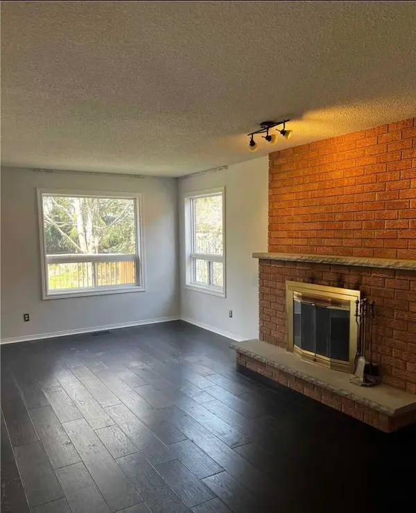 Newmarket, ON L3Y 7V3,43 Doris CRES