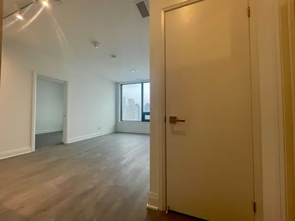 Mississauga, ON L5B 0S1,2 Erskine RD #1103