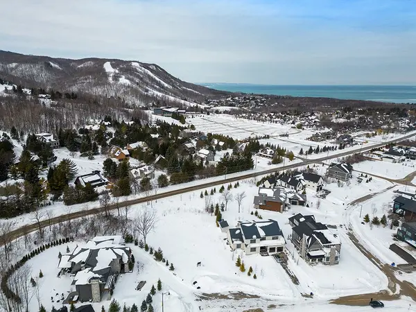 Blue Mountains, ON L9Y 0S4,105 Grindelwald CT