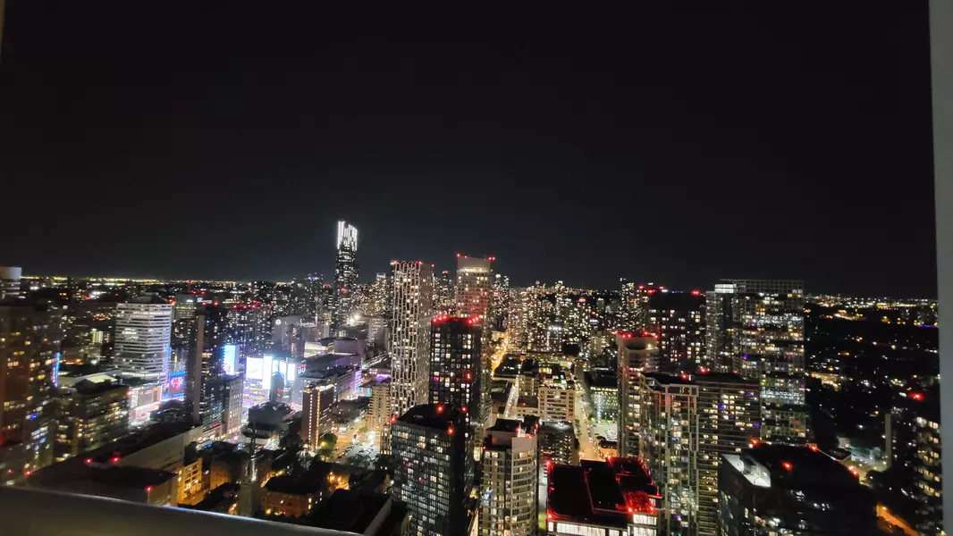 88 Queen ST E #5601, Toronto C08, ON M5C 0B6