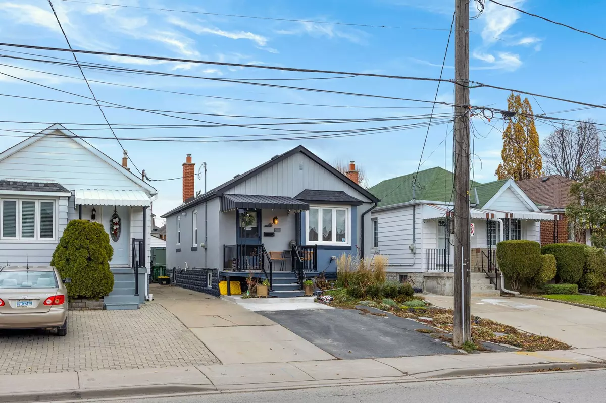 Toronto W04, ON M6E 4M8,47 Ronald AVE