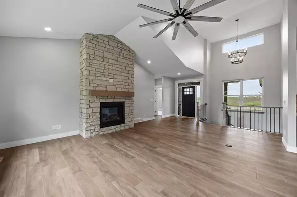 Swisher, IA 52338,160 Pleasant Hill Dr NE