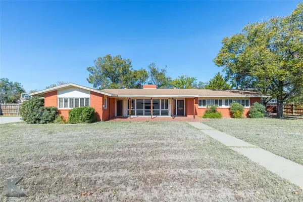 844 1st Street,  Hamlin,  TX 79520