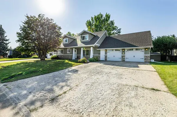 33 FAIRWAY DR, Lacombe, AB T4L1R4