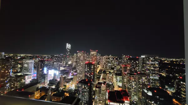 88 Queen ST E #5601, Toronto C08, ON M5C 0B6