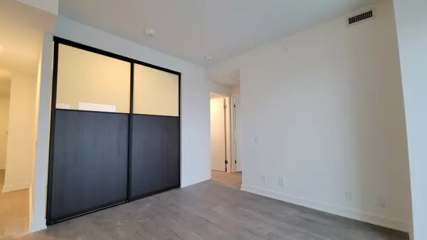 Toronto C08, ON M5C 0B6,88 Queen ST E #5601