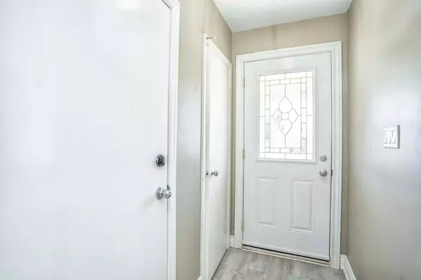 Oshawa, ON L1H 6B2,351 Highland AVE #MAIN