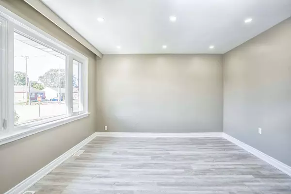 Oshawa, ON L1H 6B2,351 Highland AVE #MAIN