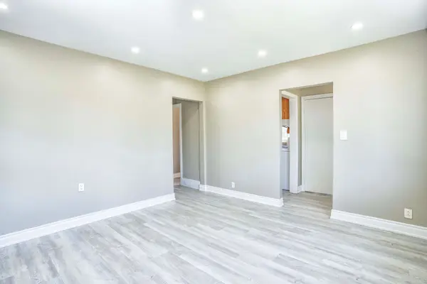 Oshawa, ON L1H 6B2,351 Highland AVE #MAIN