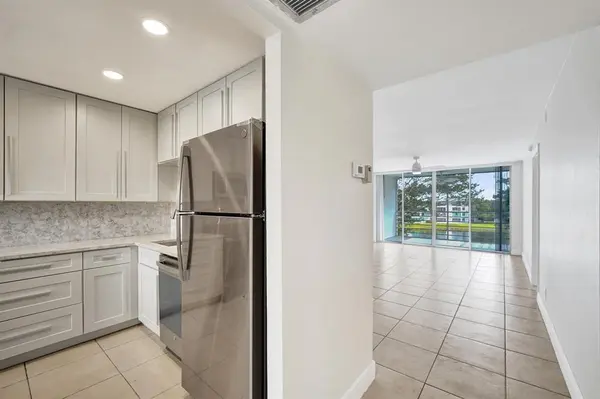 Davie, FL 33324,9430 Poinciana Pl #415