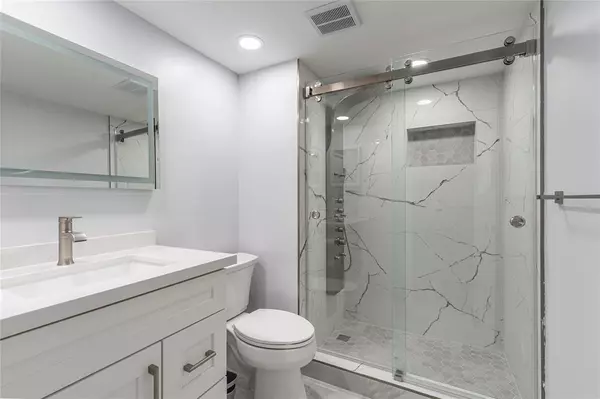 Pembroke Pines, FL 33025,9523 S Hollybrook Lake Dr #102