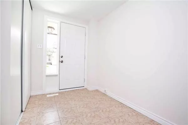 Markham, ON L3T 5G4,16 New Port WAY