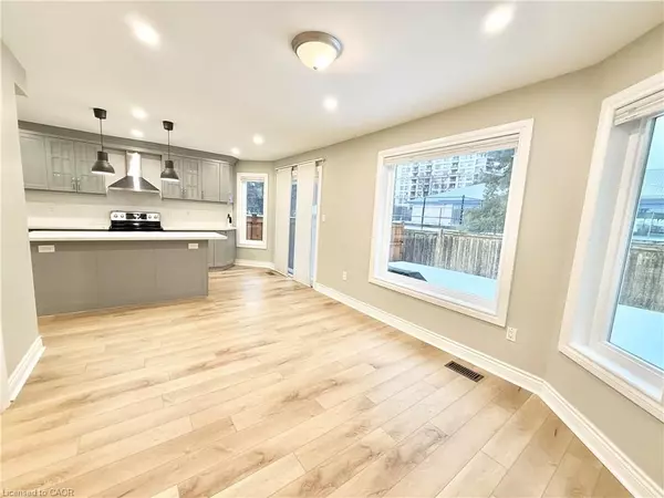 Mississauga, ON L5B 3R6,243 Riel DR