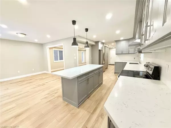 Mississauga, ON L5B 3R6,243 Riel DR
