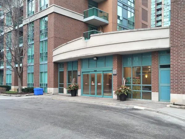 Toronto W08, ON M9A 5G4,15 Michael Power PL S #209