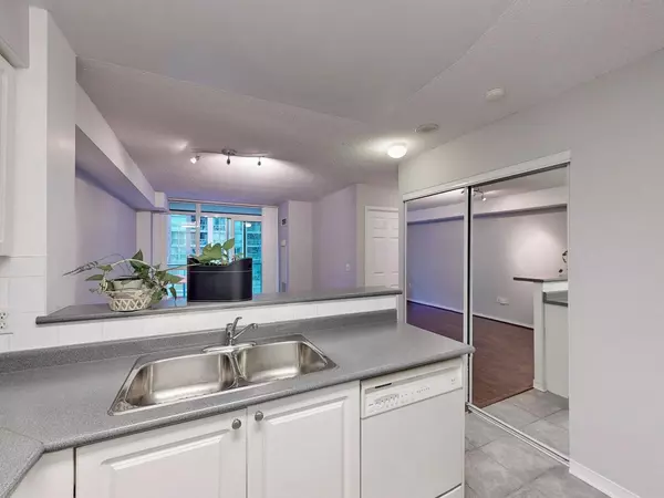 Toronto W08, ON M9A 5G4,15 Michael Power PL S #209