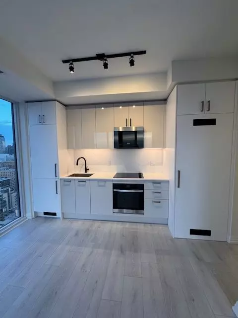 Toronto C01, ON M5T 1G2,280 Dundas ST W #LP02