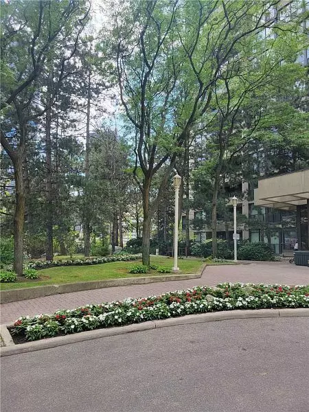 Toronto C07, ON M2N 6G8,33 Elmhurst AVE #405