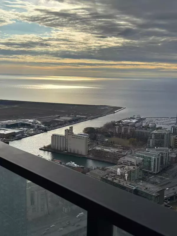 Toronto C01, ON M5V 0X3,3 Concord Cityplace WAY #6801