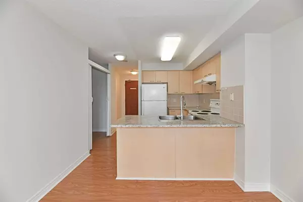 Markham, ON L3T 7X5,25 Times AVE #805