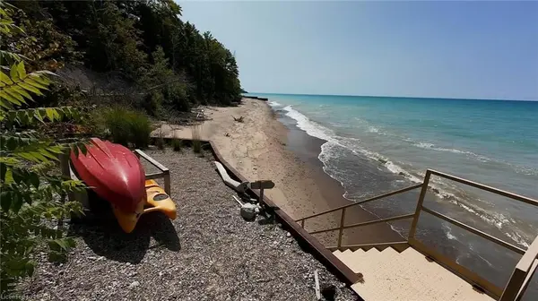 Bluewater, ON N0M 1G0,74397 CARDINAL CT