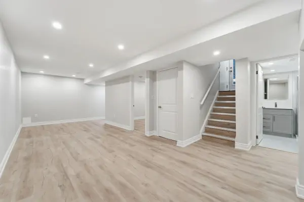 Whitby, ON L1P 0G5,7 Walter Clifford Nesbitt DR #Lower