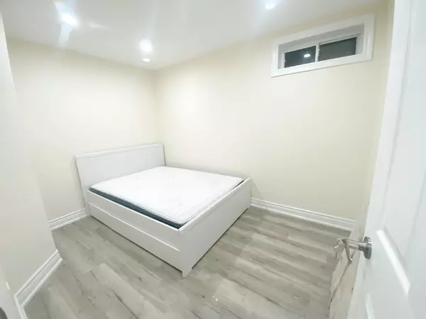 Toronto W02, ON M6H 1W7,81 Hallam ST #Bsmt Room B02