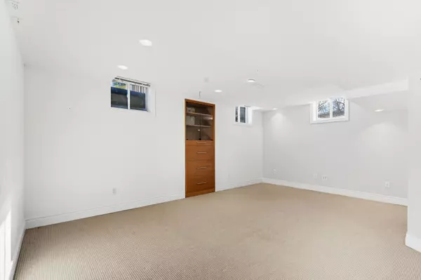 Milton, ON L9T 5M2,697 Auger TER #Lower