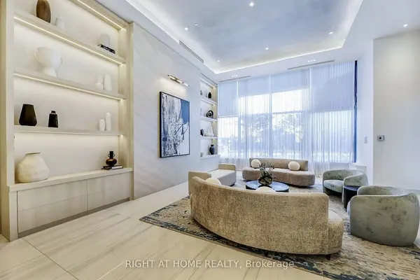 Mississauga, ON L5G 0C5,1063 DOUGLAS MCCURDY Common #213