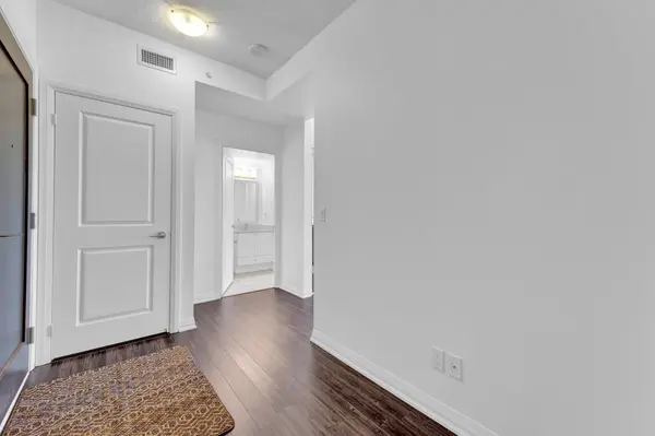 Mississauga, ON L5R 0E5,75 Eglinton AVE W #903